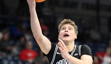 VIDEO Pooleteist minutiga neli kolmest sopsanud Vaaks ajaks USAs korvpallifännid pöördesse - Postimees Sport