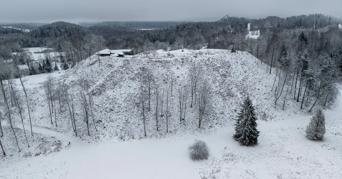 OTEPÄÄ LINNAMÄGI ⟩ Päevavalgele tulnud haruldased leiud panid tiigi rajamise pausile