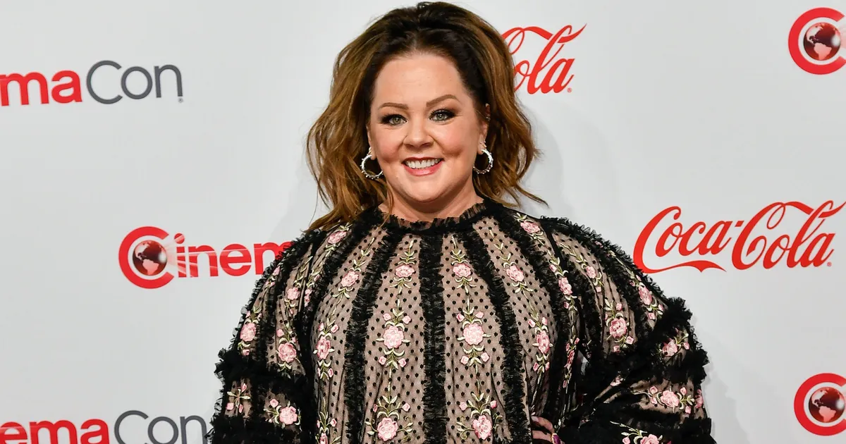 VIDEO JA FOTOD ⟩ Näitlejanna Melissa McCarthy üllatas fänne oma saledama figuuriga