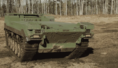 Rootsi tellib sõjarobotiteks algselt meelelahutuseks mõeldud megakiireid maastikumasinaid