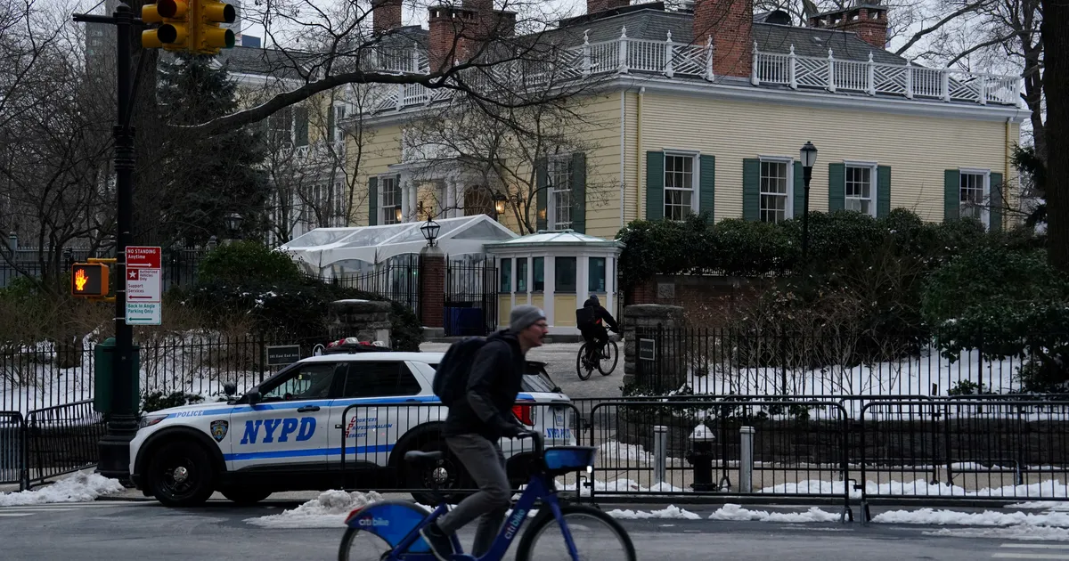 Mamdani kolib Queensi korterist New Yorgi linnapea häärberisse