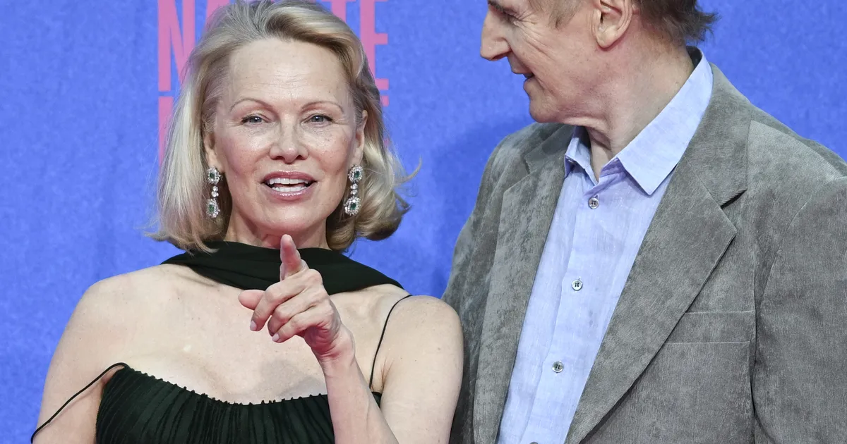 INTIIMNE NÄDAL ⟩ Pamela Anderson räägib suu puhtaks, mis tema ja kolleegi vahel tegelikult juhtus