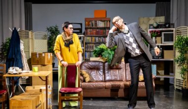 GALERII ⟩ Häädemeeste huviteater kingib legendaarsele näitlejale sünnipäevaks etenduse