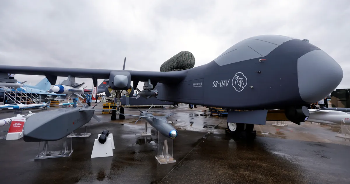 Hiina lennutas monstrumit, mis paiskab välja terve parve droone