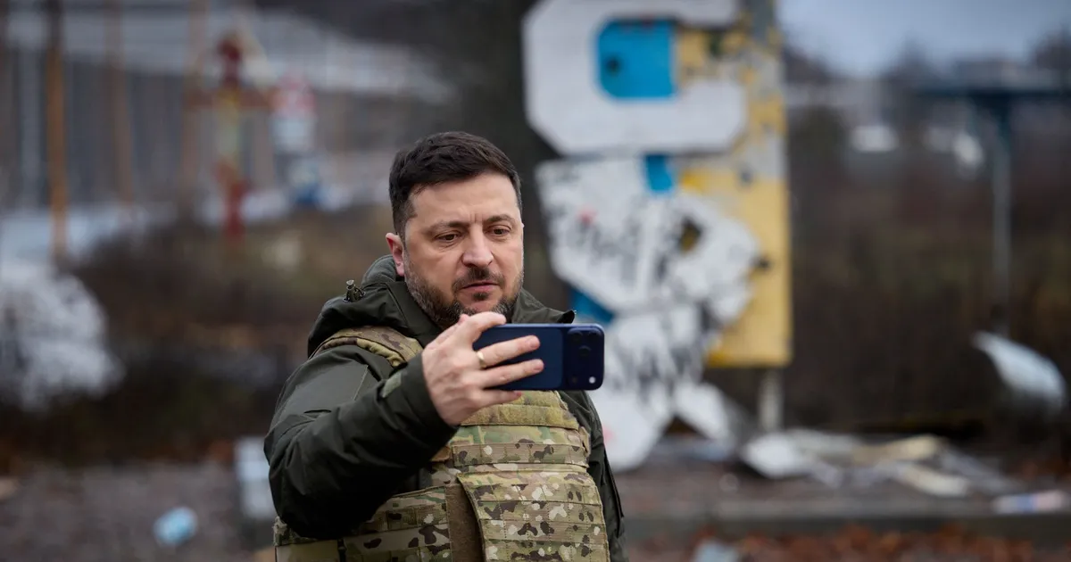 VIDEO ⟩ Zelenskõi külastas Kupjanskit, mida väidetavalt kontrollivad Vene väed – «reaalsus räägib enda eest»