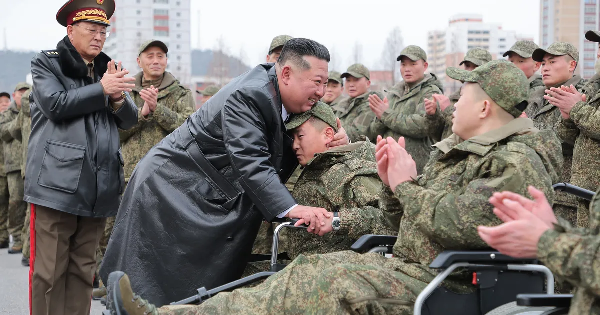 Kim Jong-un tunnustas Venemaal demineerimas käinud sõdureid «igavese hiilgusega»