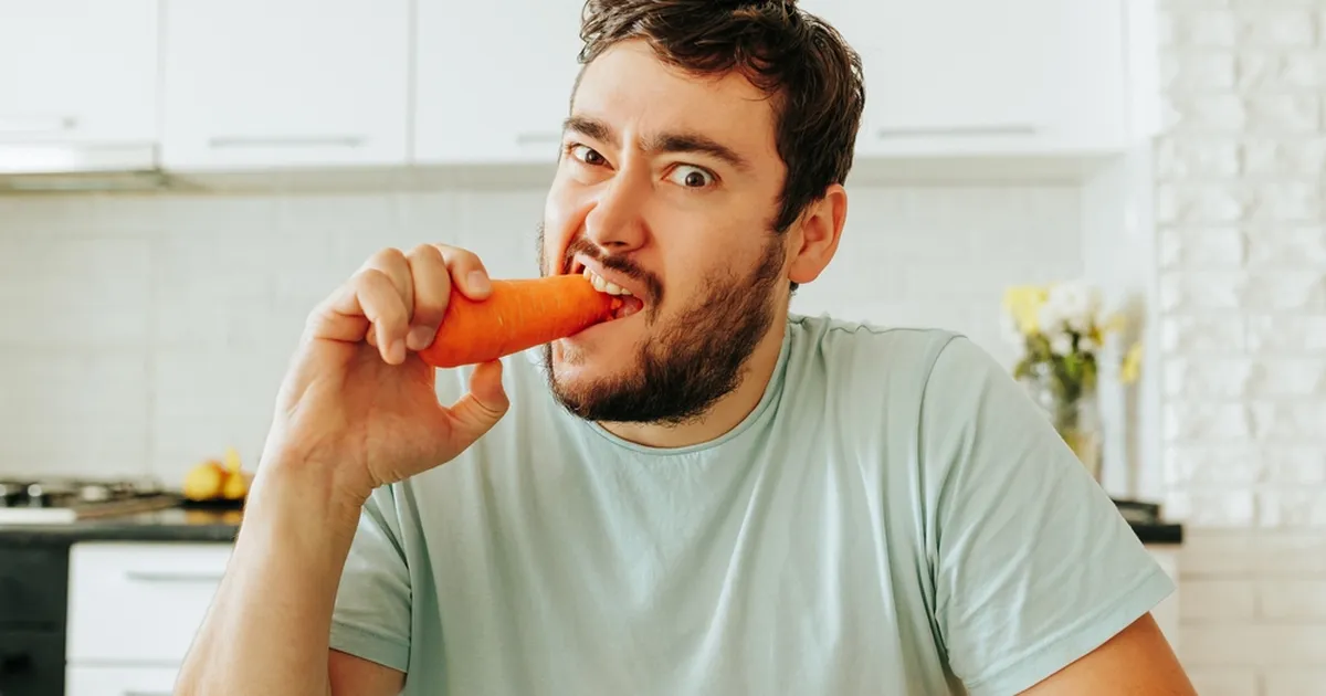 Naine avastas südantlõhestava põhjuse, miks tema mees iga päev porgandeid krõmpsutab