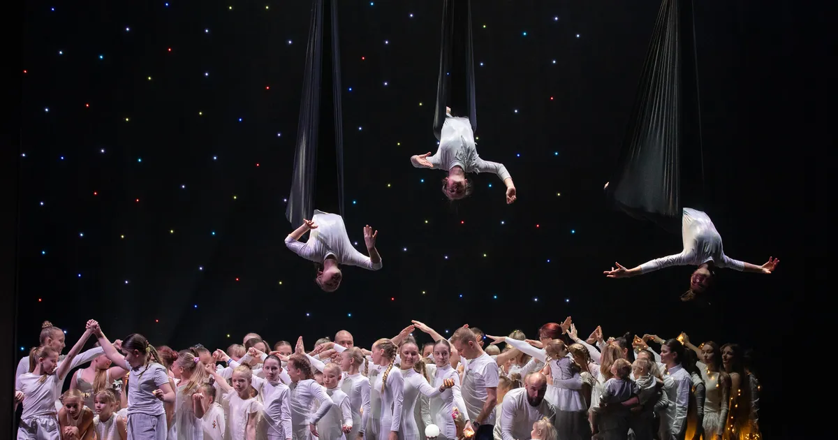 PILDID ⟩ Endla laval keerutasid isad väikseid draakoneid ja hõljusid õhuakrobaadid