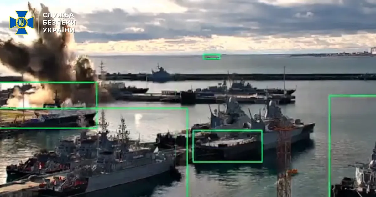 VIDEO ⟩ Ukraina lasi esimest korda droonidega õhku Vene allveelaeva