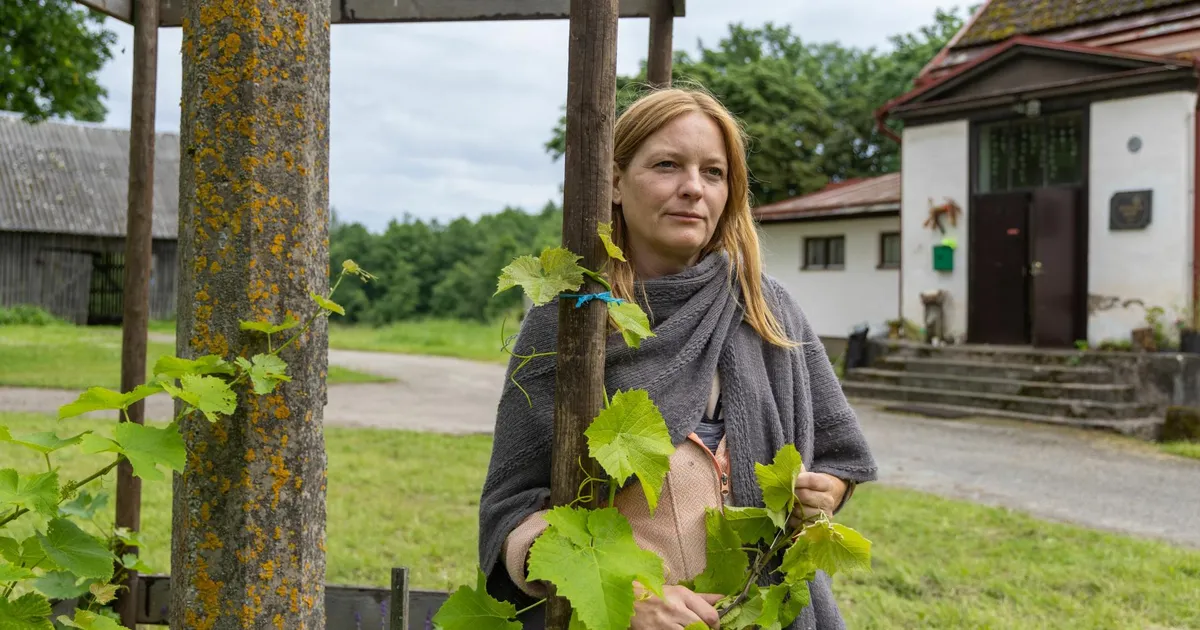 Prokuratuur kahtlustab ekspoliitikut surnu mälestuse teotamises