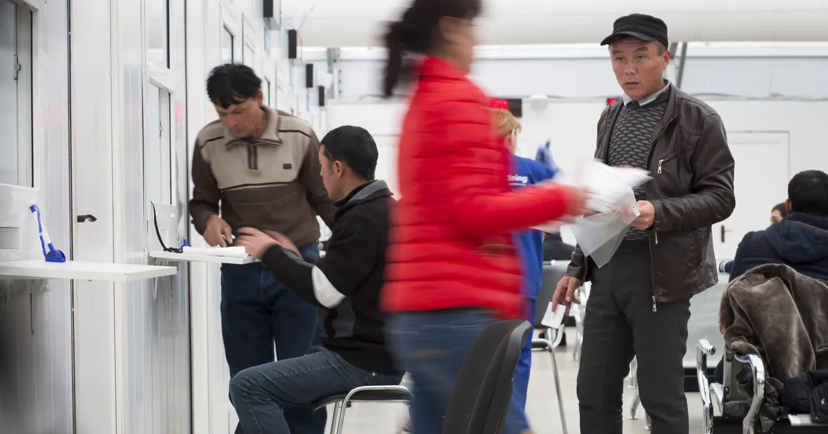 Putini vargsi jõustatud määrus sunnib Vene elamisloa taotlejaid sõlmima lepingut armeega