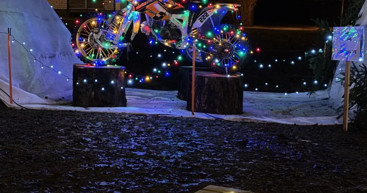 Jõuluparki leitigi külgkorviga mootorratas