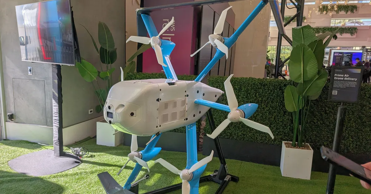 see kullerdroon lendab pärast tellimist kohale minutitega