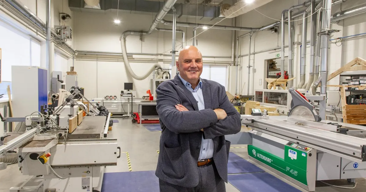 Pärast kooli bussijuhiga töösuhte lõpetamist jahmatas Hendrik Agurit bussi raadiost kuuldud Putini kõne