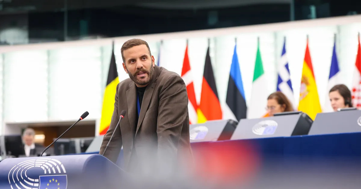 Kreeka eurosaadik klohmis Strasbourgis ajakirjaniku läbi