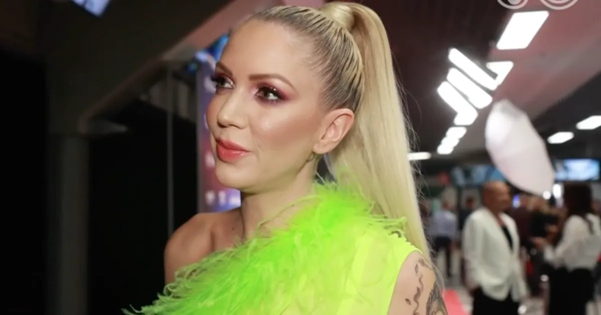 VIDEOINTERVJUU ⟩ «Tema on kõiges süüdi!» Laura Põldvere viis värske kallimaga kokku tuntud räppar