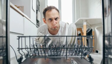 Miks nõud nõudepesumasinas mustaks jäävad? Eksperdid hoiatavad ühe levinud vea eest