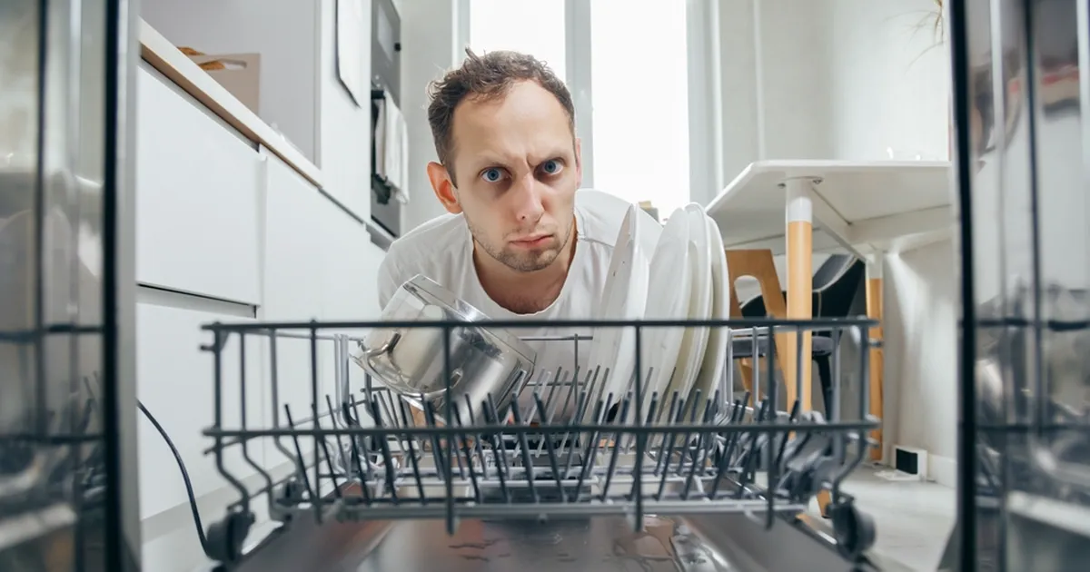 Miks nõud nõudepesumasinas mustaks jäävad? Eksperdid hoiatavad ühe levinud vea eest