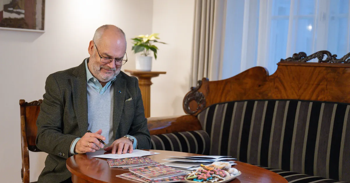 FOTOD ⟩ Riigipea jõulukaart rõhutab lugemuse tähtsust ja kestvust