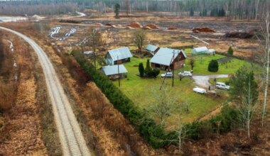 GALERII ⟩ Rail Baltic ampsab kahe pere kodu