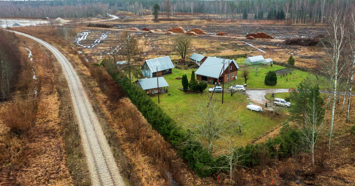 GALERII ⟩ Rail Baltic ampsab kahe pere kodu