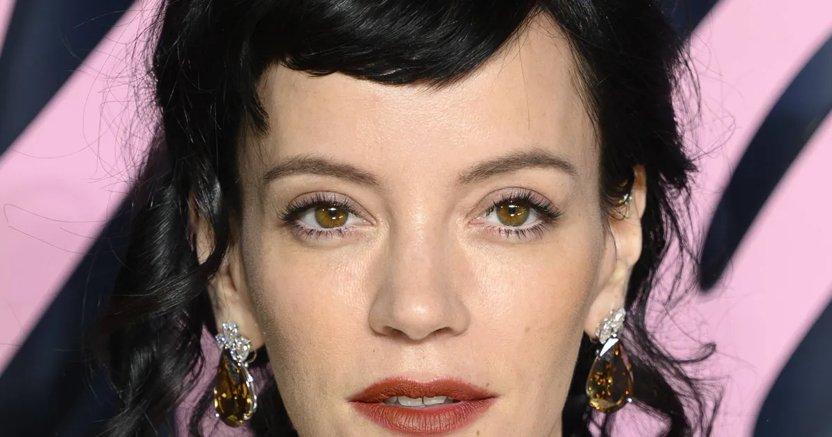 Lily Allen tunnistab, et uue albumi edu viis ta ostusõltuvuse tõttu teraapiasse