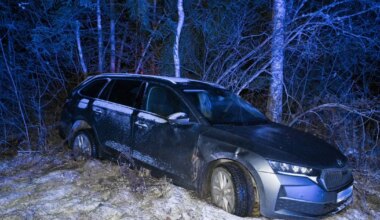 Joobes juht sõitis Mulgi vallas vastu puid