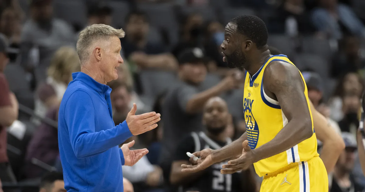 VIDEO ⟩ Golden State Warriorsi peatreener ja täht läksid keset kohtumist tülli, mängija lahkus saalist