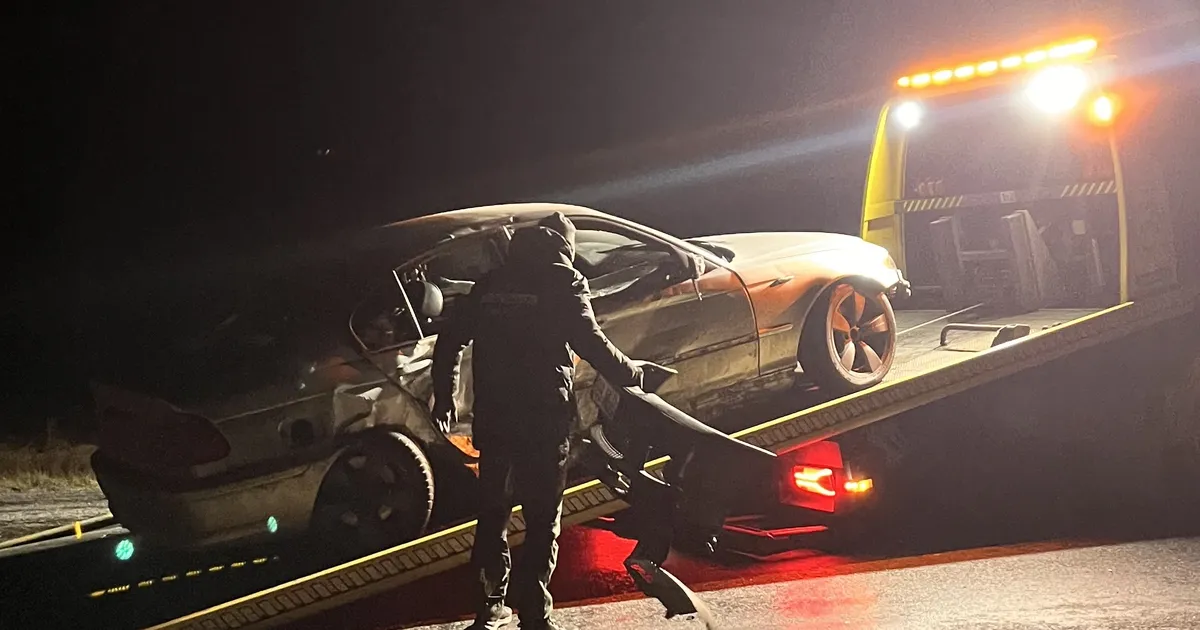 GALERII, VIDEOD ⟩ Vastu tulnud autole otsa põrutanud roolijoodik põgenes