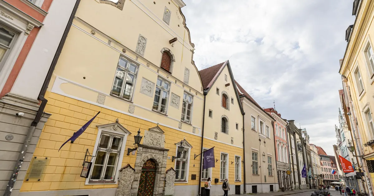 AJALUGU ⟩ Mustpeade vennaskonna lugu, mis pole lõppenud veel