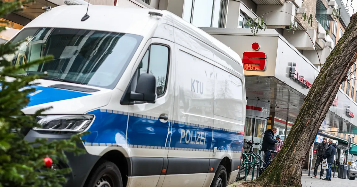 NAGU FILMIS ⟩ Saksamaal tungisid röövlid seina puuritud augu kaudu panga seifiruumi