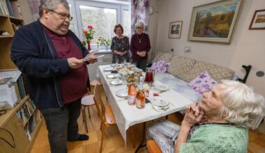 VIDEO ⟩ Kambja kooli õpetaja Endla Langeli 106. sünnipäeva peolised lahendasid vanarahva mõistatusi