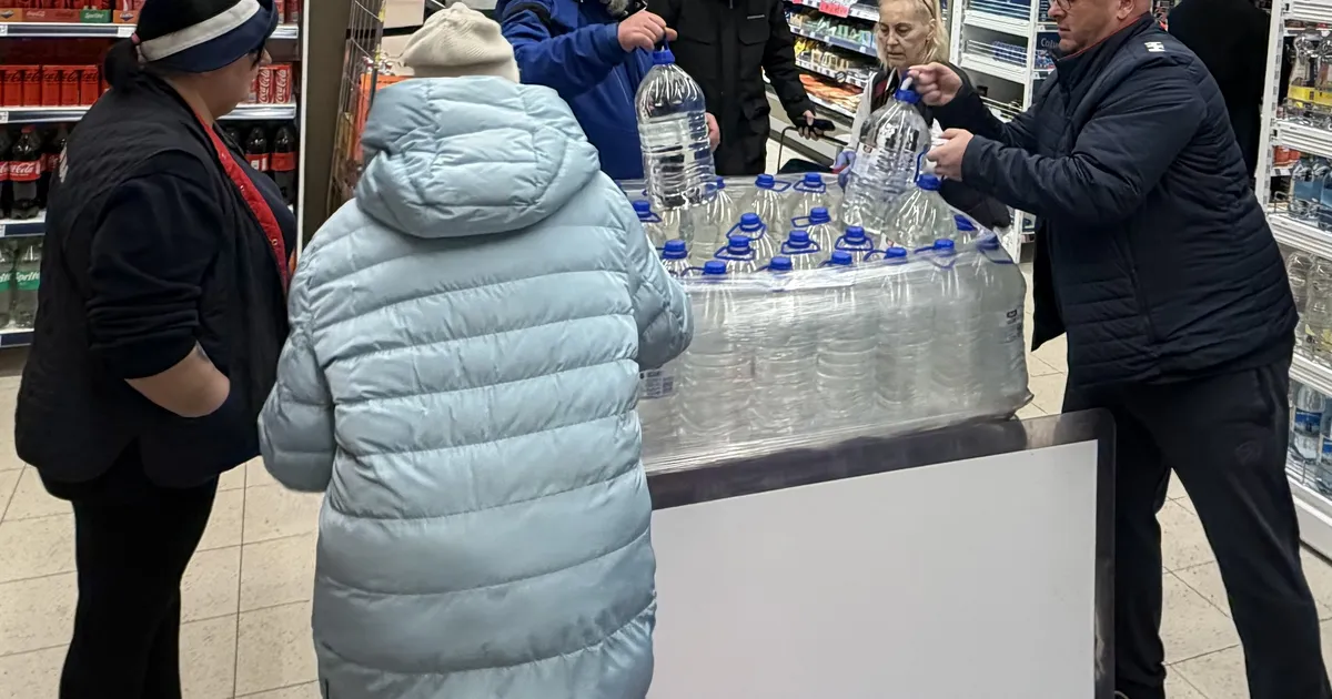 PILDID ⟩ Mitmes Tallinna piirkonnas on veekatkestus, Lasnamäel ostetakse kauplustest joogivett