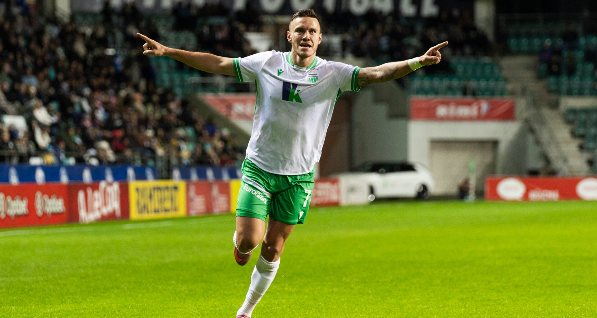 Paidega taasliitus Levadia särgis Eesti meistriks tulnud äärekaitsja