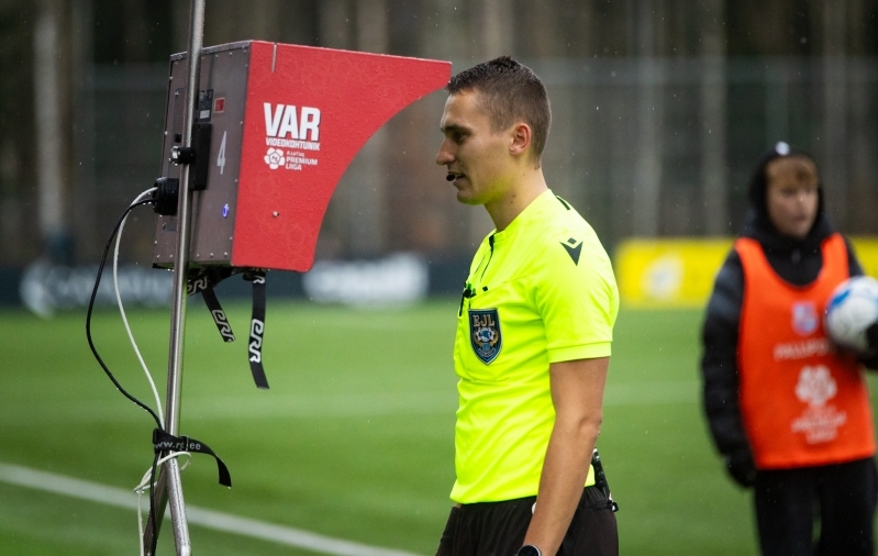 Aasta ämbri olukord väljakukohtuniku ülevaatuseni ei läinud, aga samas mängus juhtus ka seda. Foto: Katariina Peetson / jalgpall.ee