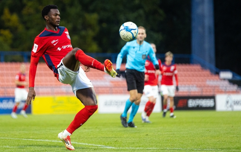 Trans pikendas Nigeeria ründajaga lepingut