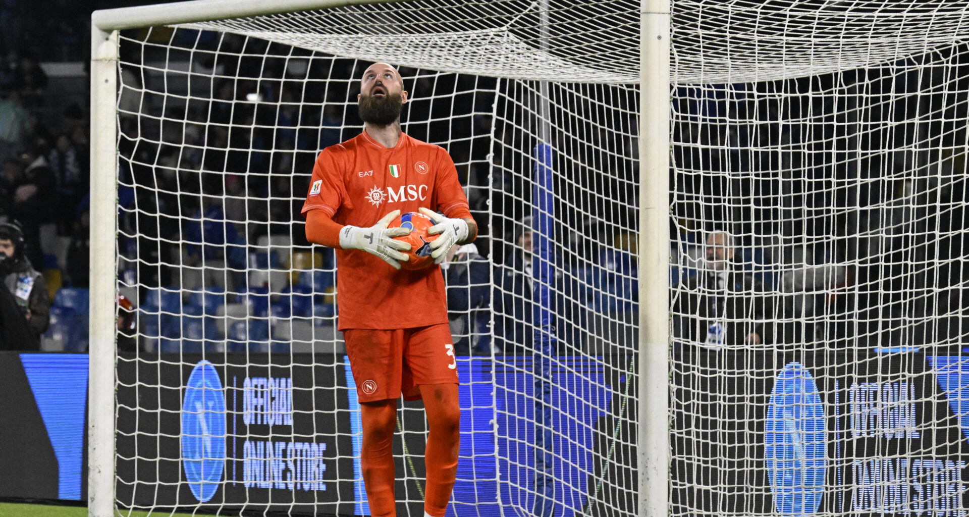 Napoli pääses 20 üritust nõudnud penaltiseeriast edasi, kangelaseks kerkis löönud ja tõrjunud kindamees