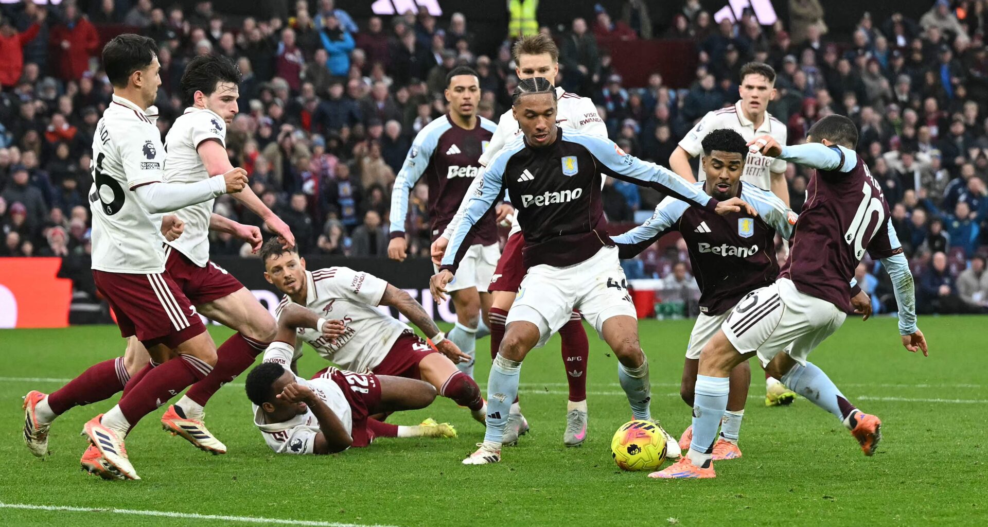 Tipus kisub tihedaks! Viimasest puutest võiduvärava löönud Villa kinkis Arsenalile hooaja teise kaotuse