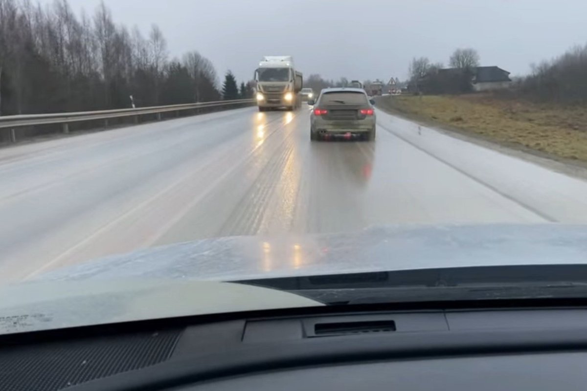 Raplamaa teede kohutava seisukorra tõttu tõmbab Rail Baltic ühes partneritega ajutiselt enamikule veokivedudele pidurit