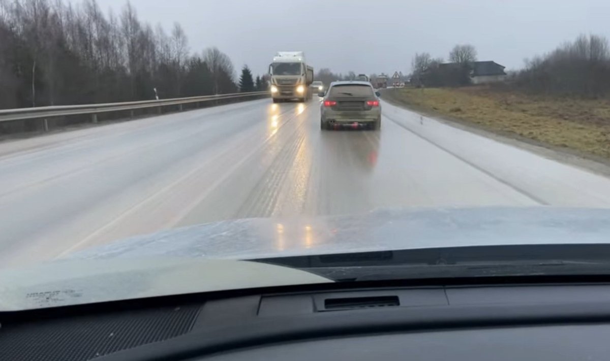 Teede seisukord on autojuhtide jaoks närvesööv ja ka ohtlik.