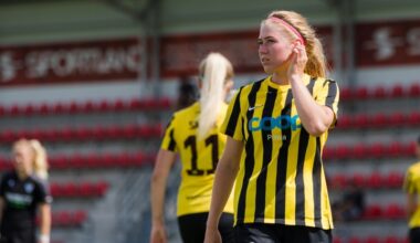 Anette Laureen Linnuste P&otilde;lva Lootose s&auml;rgis Meistriliiga m&auml;ngul. Foto: Katariina Peetson / jalgpall.ee