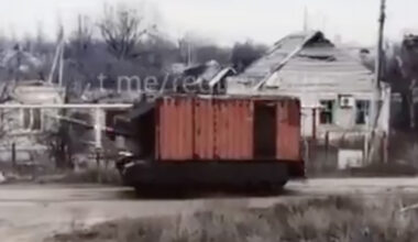 VIDEO: venelased katavad tanke nüüd merekonteineritega