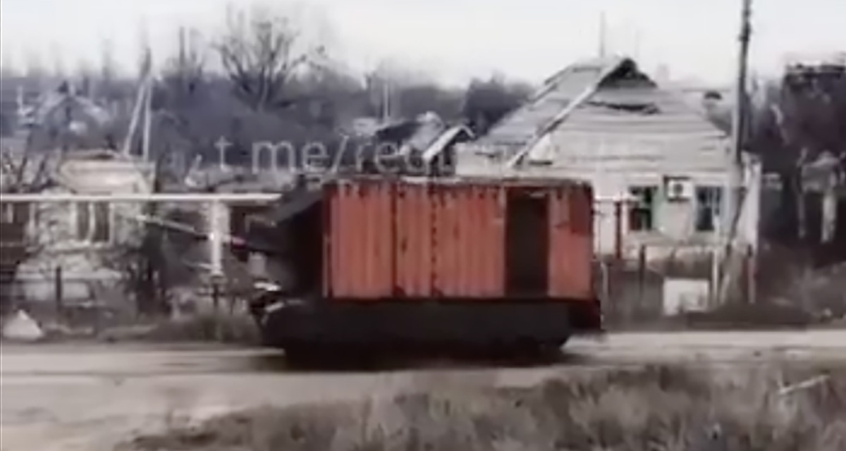 VIDEO: venelased katavad tanke nüüd merekonteineritega