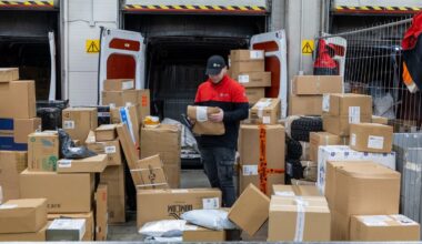 REPORTAAŽ | Pakikulleri jõulueelne tööpäev. Mis sinu pakiga toimub, enne kui selle kätte saad?