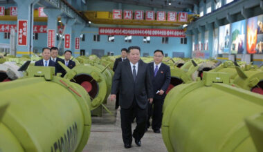 Sõda laieneb: Kim andis käsu suurendada rakettide ja laskemoona tootmist