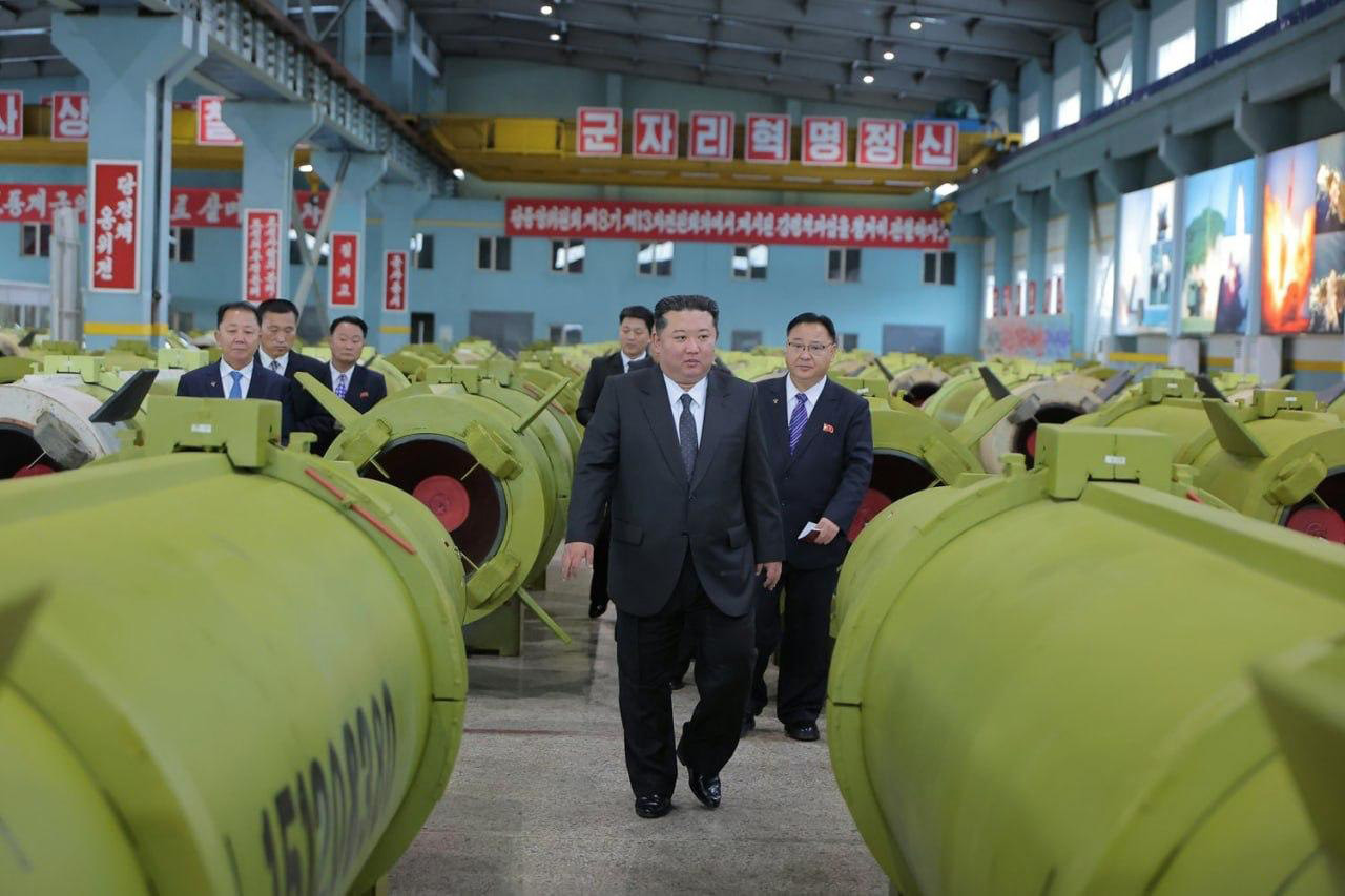 Sõda laieneb: Kim andis käsu suurendada rakettide ja laskemoona tootmist