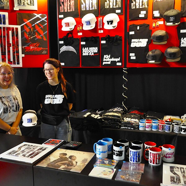 FOTOD: Sven Lõhmuse suurpeol müüdi haruldast fänninänni