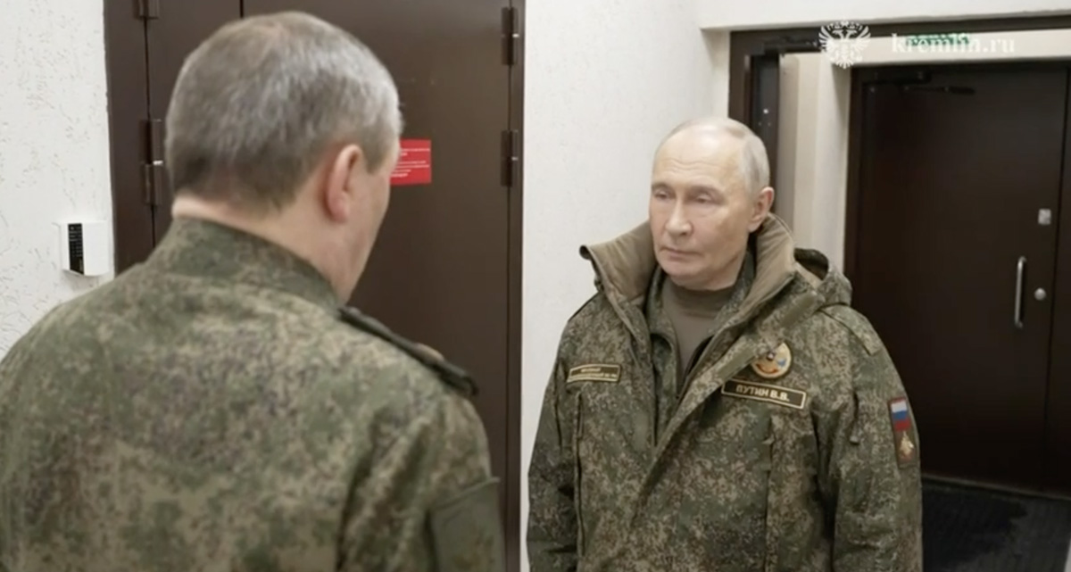 Putin oli taas sõjaväevormis: talle kanti ette kahe Ukraina linna vallutamisest