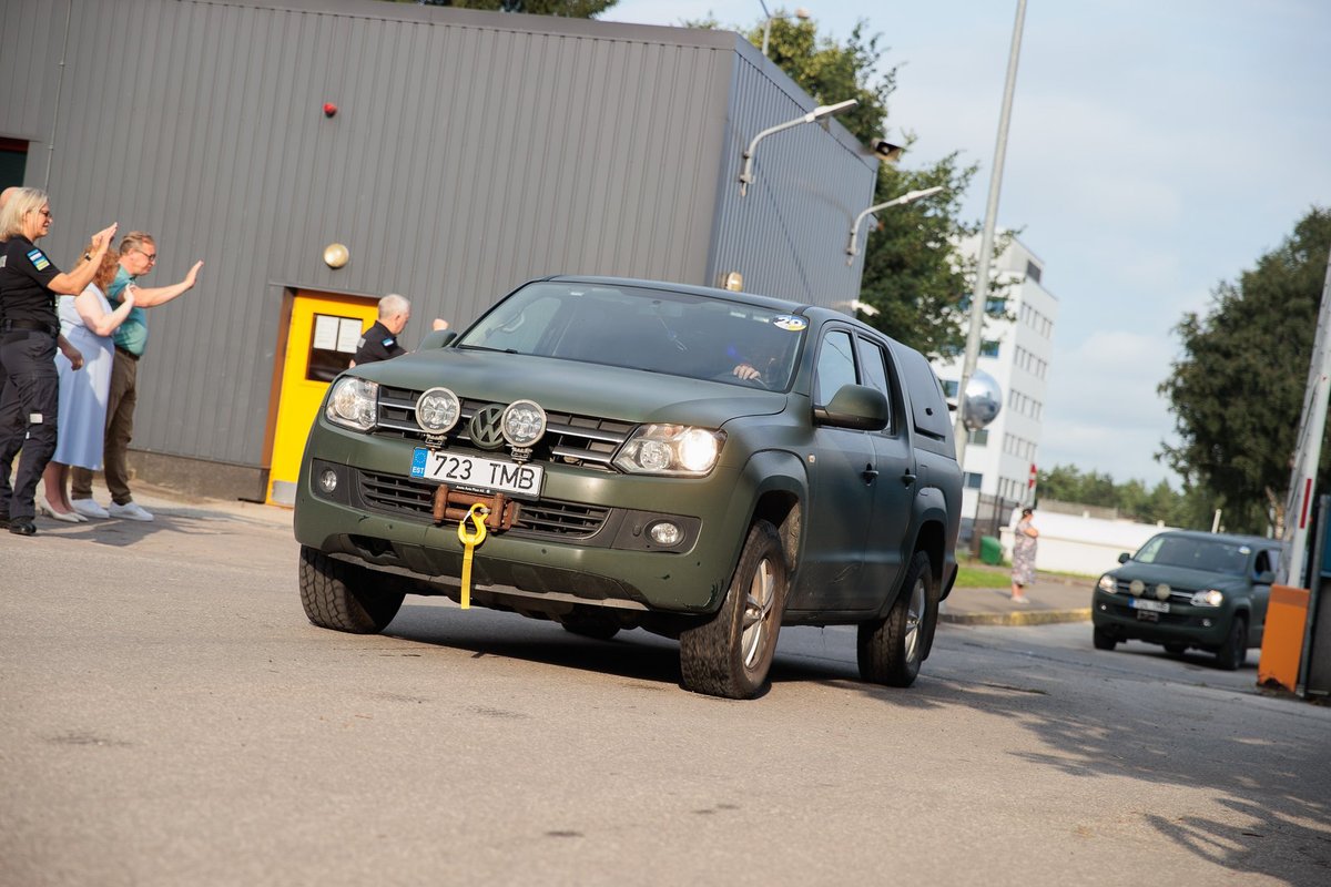 Lätlased saadavad roolijoodikute autod Ukrainasse. Miks Eesti sama ei tee?