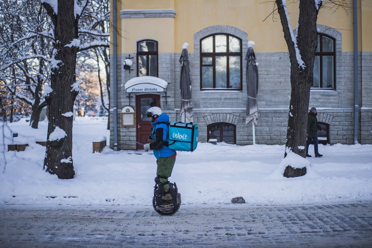 Paljud platvormitöö tegijad rabavad enam kui 50 tundi nädalas. Nende sotsiaalkaitse on aga puudulik